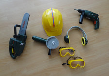 KLEIN Spielwerkzeug Bosch Schutzausrüstung,Kettensäge,Bohrmaschine,Winkelschleif