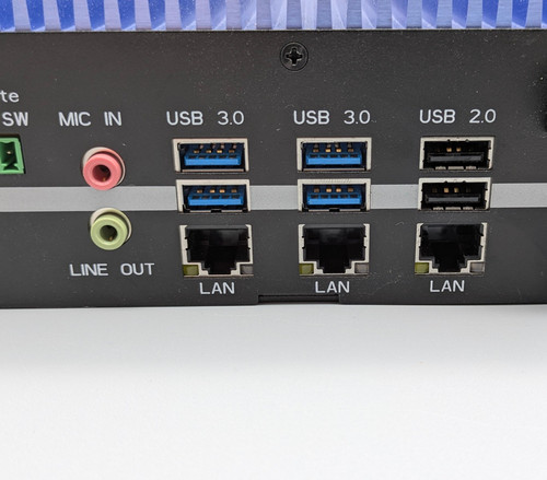 Aaeon compact fanless box - compact,