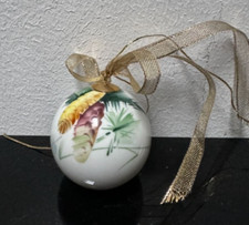 Porzellan, Weihnachtskugel, Meissen, Dekor Waldflora, 1. Wahl, selten