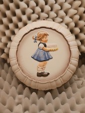 Signed Original Hummel Figur