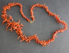 alte Halskette Rote Koralle