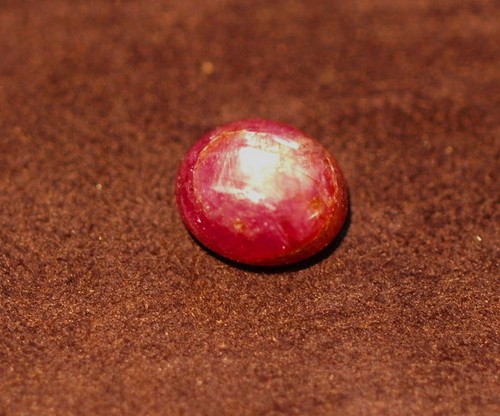 Rubin oval cabochon - oval,