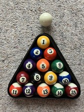 Billardbälle und Dreieck für