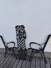 ein Paar Bankfüße aus Gusseisen rechts + links 