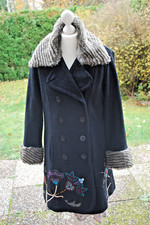 Ausgefallener Damen Mantel Desigual Schwarz reich bestickt Knöpfe m. Mängel