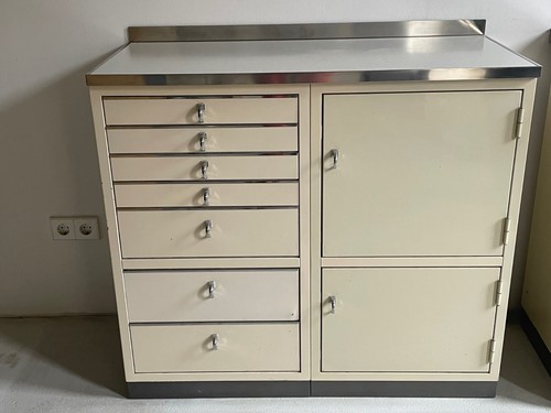 Metallschrank aus - , 2