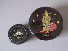 2 alte runde Bakelit Dosen zur Aufbewahrung handbemalte Motive  * ø 5,7 & 10cm