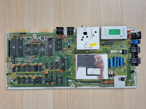 Motherboard commodore 64 - ✅,