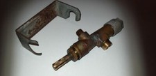 Gashahn/Gasventil mit Halterung aus Gasheizung Trumatic-S 3000A  - Oldtimer  
