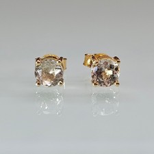 Natürliche Diaspore Sultanit