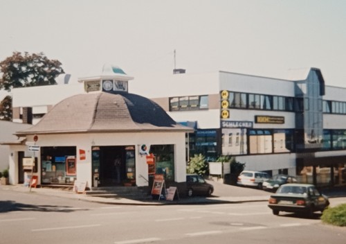 Büdchen kiosk werbung fahnen - kiosk,