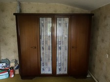 Alter Kleiderschrank aus den