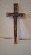 Altes Kreuz Metall Zinn auf Holz Votivgabe