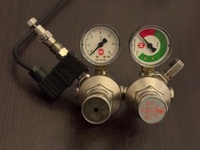 Hiwi Doppelkammer CO2-Druckminderer + Magnet- u. Rückschlagventil, TOP