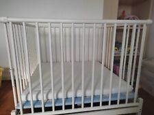 Laufstall mit Matratze