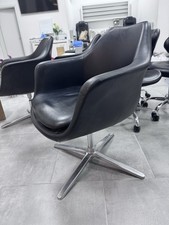 Kundenstühle aus Leder. Geeignet für Kosmetik , Nagelstudio oder Friseursalon