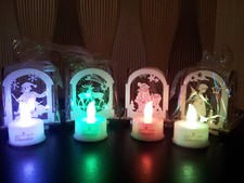 ELAMBIA 4 Teelichter mit 4 Holzwindlichtern, Weihnachtsmotive