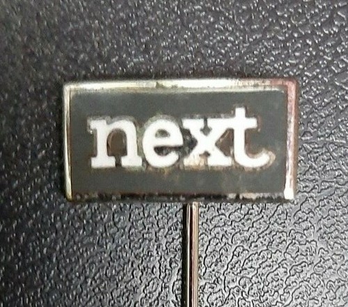 Next anstecknadel pin - next,