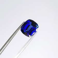 9.30cts. TOP CORNFLOWER BLUE