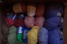 Konvolut Wollreste verschied.Farben ca. 1,7 KG hochw. ganze Knäule Lana Grossa24