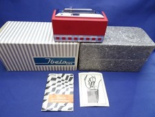 IBELO Tischfeuerzeug in Chrome mit Designer Alu Mantel in rot - gasdicht -