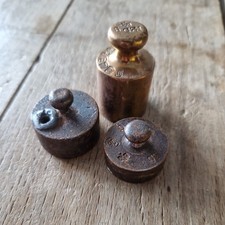 3 antike Gewichte gestempelt