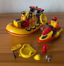 Top 2 x SIMBA FEUERWEHRMANN SAM - Boot Neptun + Jet Ski Jumbo mit Zubehör