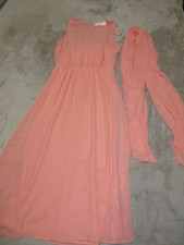  Damen Cocktailkleid mit Schal , lang , aprikot mit Perlenverzierung , Größe 19