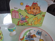 Kindergedeck, Tasse, Müslischale, Teller, Eierbecher im Koffer
