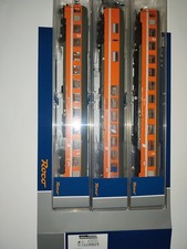 Aus ROCO 6200077 2x 1/2 Klasse und  1 Speisewagen der ÖBB