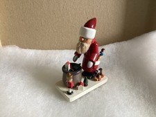 Flade & Wiltner Flachshaar Weihnachtsmann mit Spielzeug aus dem Erzgebirge