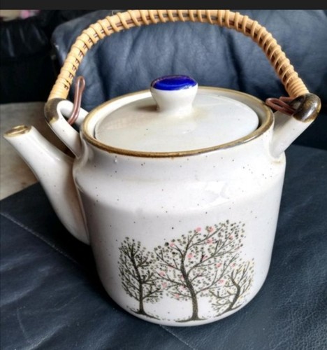 Teekanne mit stövchen und - stövchen,