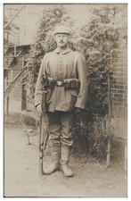 XX1897/ Soldat mit Pickelhaube und Gewehr Foto AK 1915 1. Weltkrieg