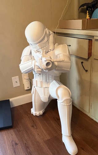 Life size printed crouching - life, 3d