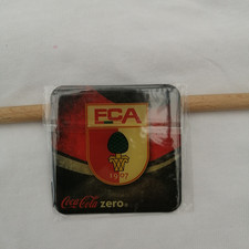 COCA COLA FUßBALL KÜHLSCHRANK MAGNET/PIN FC.AUGSBURG