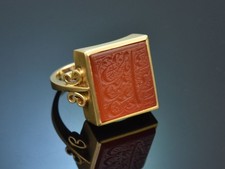 GOLDSCHMIEDE RING MIT ARABISCHER GRAVUR AUF KARNEOL GOLD 585 UM 1980