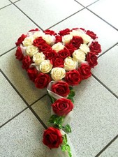 exclusiver Autoschmuck Herz creme rot Autodeko Hochzeit Kunstblumen Rosen