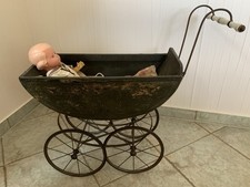 Antiker Puppenwagen, um 1900, mit Schildkrötpuppe Nr. 41