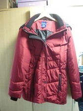 Damen-Daunenjacke mit Kapuze, Marke Tom Tailor, Gr. XXL, Farbe rot.   
