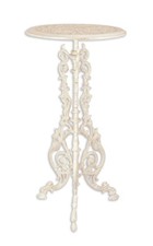 Ein gusseiserner Gartentisch