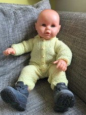 Babypuppe, lebensgroß 62cm mit Puppenbett, Trage, viel Zubehör und Klamotten