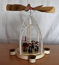 DDR Pyramide Bausatz mit Kurrende Figuren