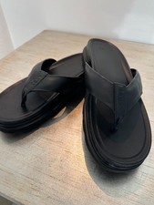 UGG Capitola Flip Sandal