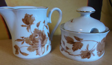 Zuckerdose mit Deckel + Sahnekännchen  " Ilmenau von Henneberg Porzellan 1777 "