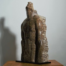 Skulptur aus Naturstein