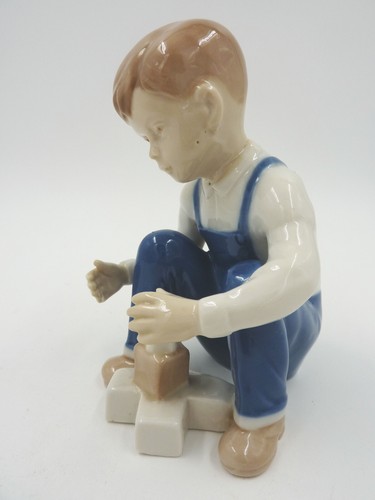Kleine porzellanfigur junge - kleine,