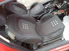 55702368 RECHTER VORDERSITZ /