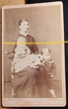 junge Frau & 2 kleine Kinder /