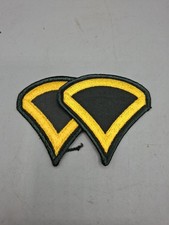 US Rangabzeichen Private First Class E-3 PFC Dunkelgrün Gelb ca. 8x8cm A2