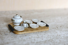 Tablett mit Speiseservice